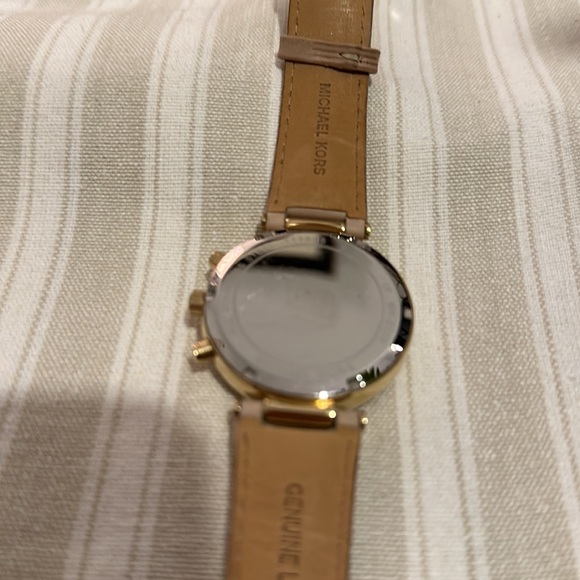 Authentic Michael Kors Women’s Watch, MK-2529 in Rose Gold and Light Tan Leather - Picture 10 of 15
